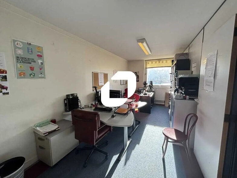Bureau dans Évry-Courcouronnes à louer - Photo de l’immeuble – Image 2 sur 9