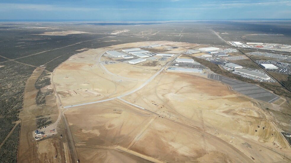 13702 Mercury Dr, Laredo, TX à vendre - Photo de l’immeuble – Image 2 sur 16