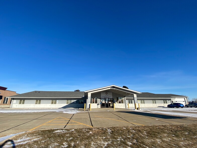 227 16th St W, Dickinson, ND à vendre - Photo principale – Image 3 sur 27