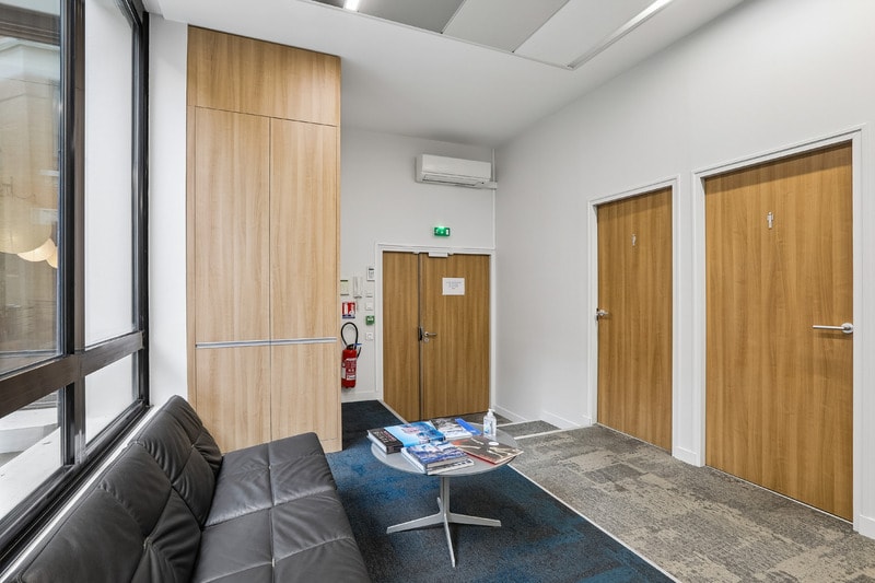 6 Rue Lamennais, Paris à louer - Photo de l’immeuble – Image 2 sur 16