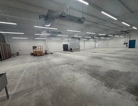 1915 MacArthur Rd, Waukesha, WI à louer Photo intérieure– Image 1 sur 2