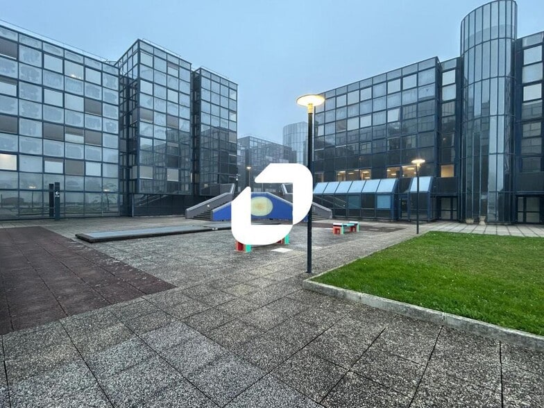 Bureau dans Noisy-le-Grand à vendre - Photo de l’immeuble – Image 1 sur 10