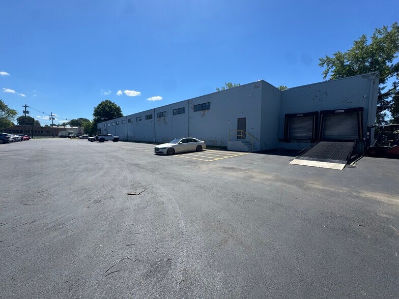 3 Alsan Way, Little Ferry, NJ à louer - Photo de l’immeuble – Image 1 sur 9