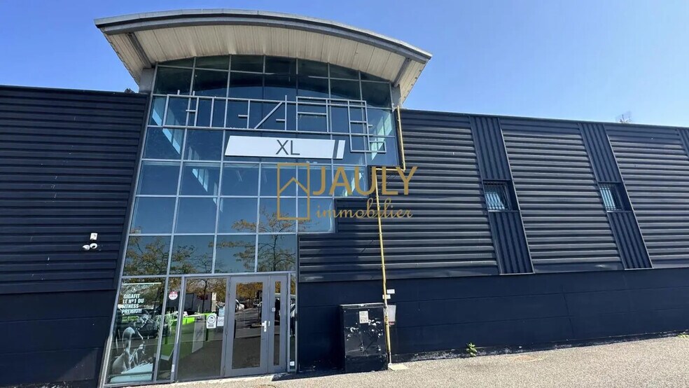 Local d’activités dans Meaux à louer - Photo de l’immeuble – Image 2 sur 9