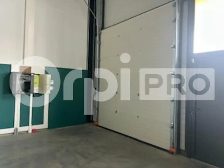 Local d’activités dans Frans à louer - Photo intérieure – Image 3 sur 6