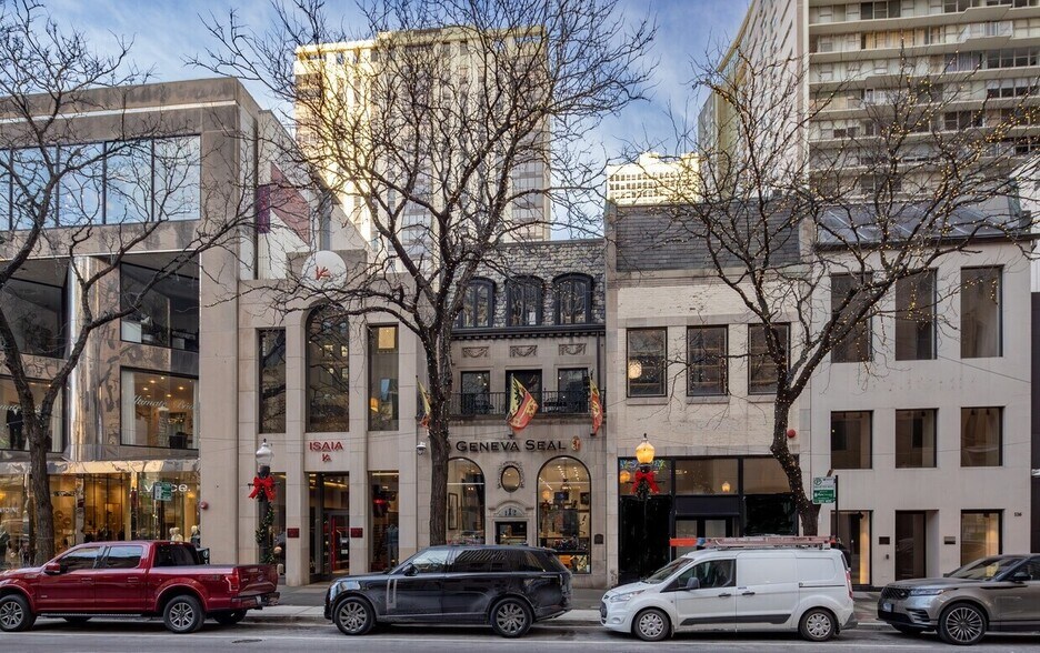 112 E Oak St, Chicago, IL à louer - Photo de l’immeuble – Image 2 sur 3