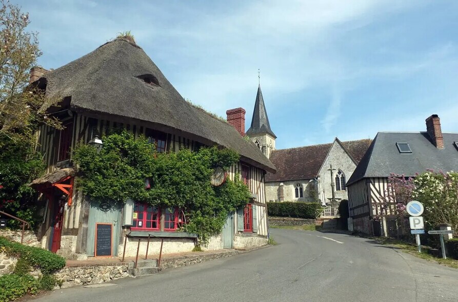 Local d'activités dans PONT-L'EVEQUE à vendre - Photo de l’immeuble – Image 3 sur 8