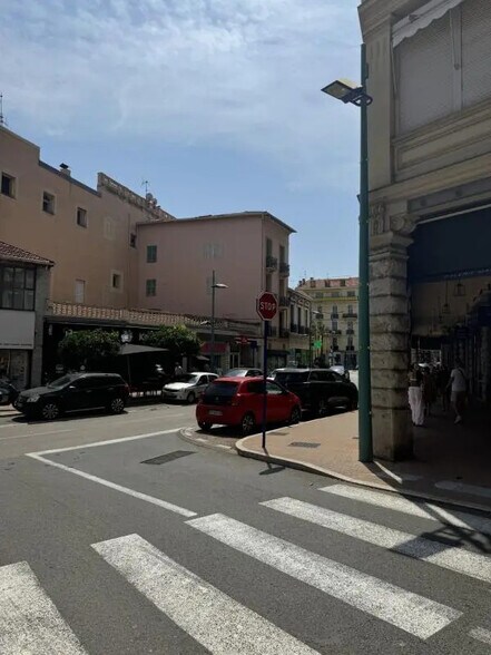 Local commercial dans Menton à louer - Photo de l’immeuble – Image 1 sur 4