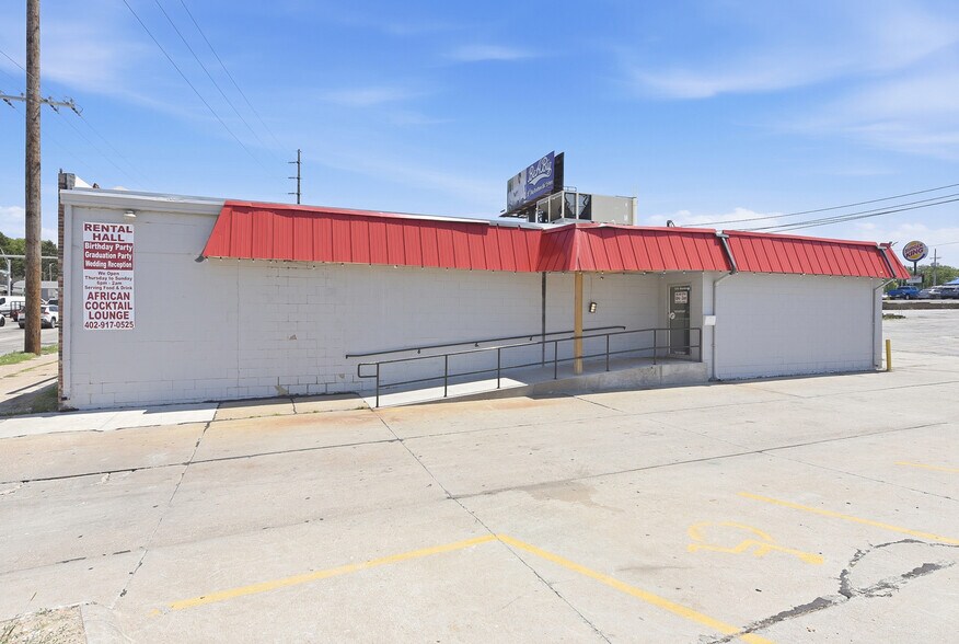 7215 Blondo St, Omaha, NE à vendre - Photo de l’immeuble – Image 2 sur 13