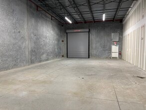 7906 Kingspointe Pky, Orlando, FL à louer Photo intérieure– Image 2 sur 4