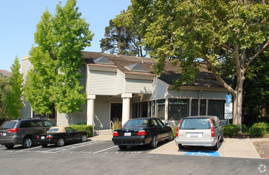 8 Camino Encinas, Orinda, CA à vendre - Photo de l’immeuble – Image 2 sur 2