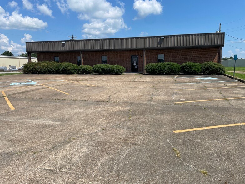 226 Martin Luther King Dr, Indianola, MS à louer - Photo de l’immeuble – Image 2 sur 12