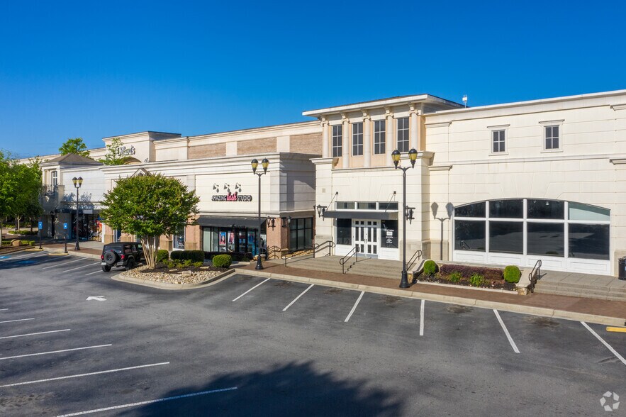 312 Newnan Crossing Byp, Newnan, GA à louer - Photo de l’immeuble – Image 3 sur 5