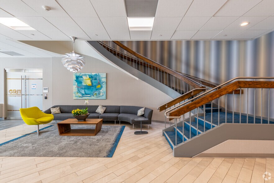 10 Cabot Rd, Medford, MA à louer - Hall d’entrée – Image 3 sur 20