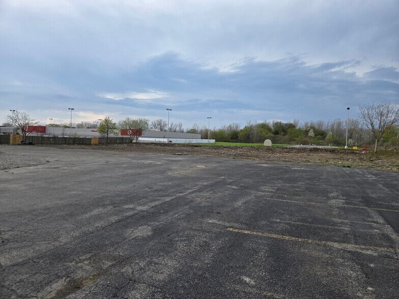 7560 Niagara Falls Blvd, Niagara Falls, NY à louer - Photo de l’immeuble – Image 1 sur 5