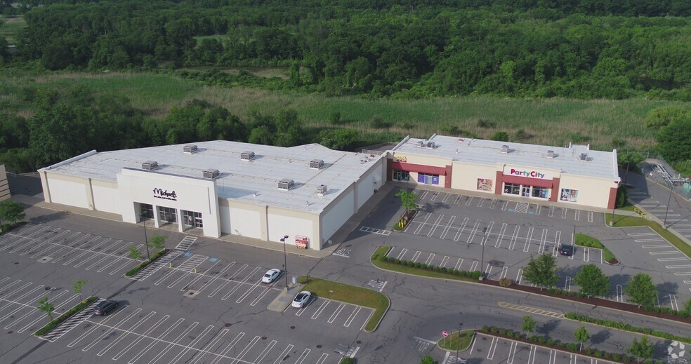 201 Highland Ave, Seekonk, MA à louer - Photo principale – Image 1 sur 14