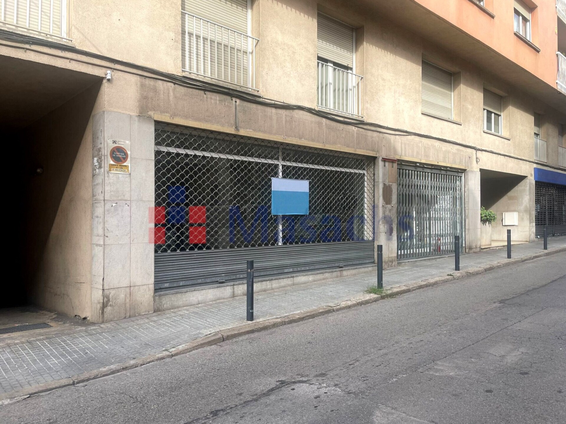 Local commercial dans Terrassa, Barcelona à louer Photo de la construction– Image 1 sur 4