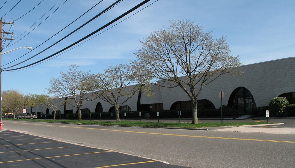148-174 Milbar Blvd, Farmingdale, NY à louer - Photo principale – Image 1 sur 2