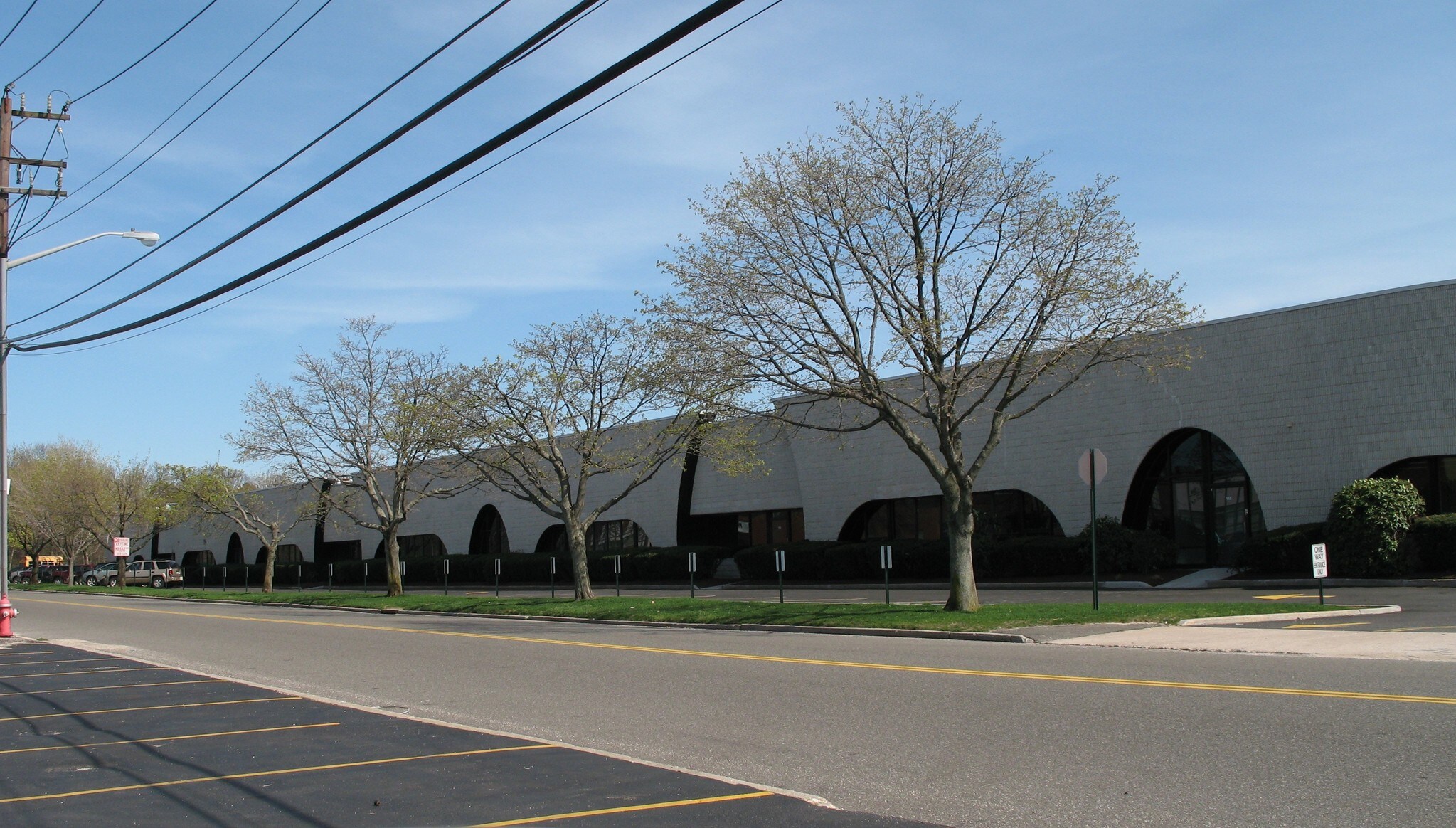 148-174 Milbar Blvd, Farmingdale, NY à louer Photo principale– Image 1 sur 3