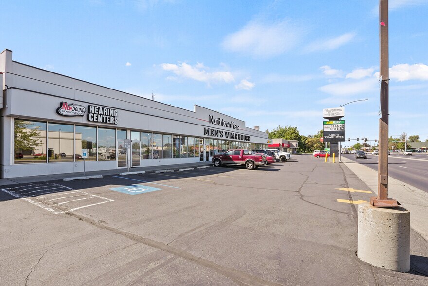 Northtown Plaza Retail Center portefeuille de 2 biens à vendre sur LoopNet.fr - Photo de l’immeuble – Image 3 sur 14