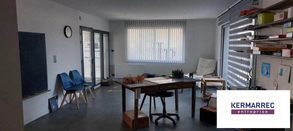 Bureau dans Le Bono à louer - Photo de l’immeuble – Image 2 sur 4