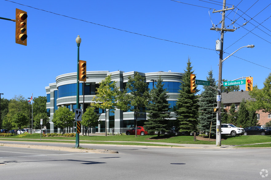 299 Lakeshore Dr, Barrie, ON à louer - Photo de l’immeuble – Image 2 sur 4