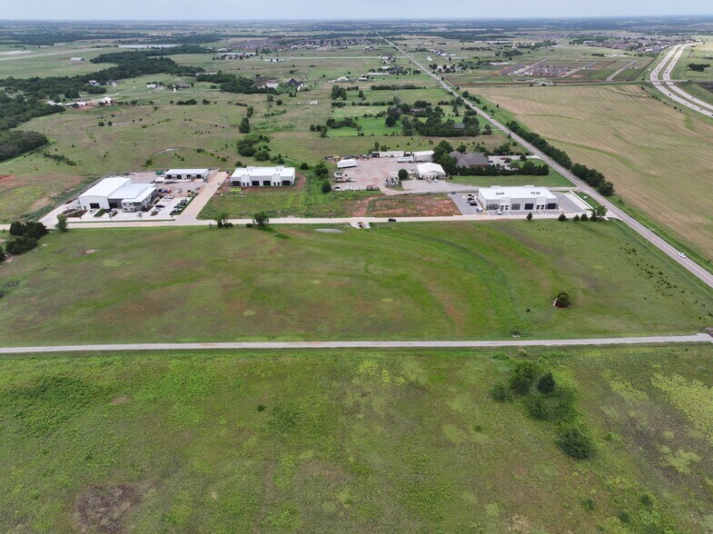 11601 Morgan Road, Yukon, OK à vendre - Photo de l’immeuble – Image 2 sur 7