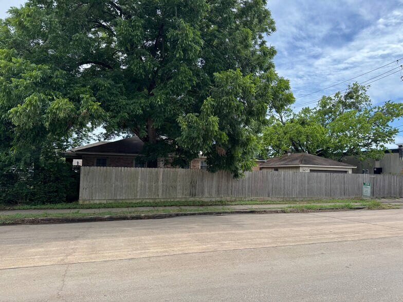 4302 Continental Dr, Houston, TX à vendre - Photo de l’immeuble – Image 2 sur 8