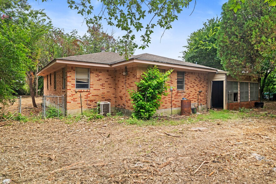 410 Ellis Ave, Red Oak, TX à vendre - Photo de l’immeuble – Image 1 sur 22