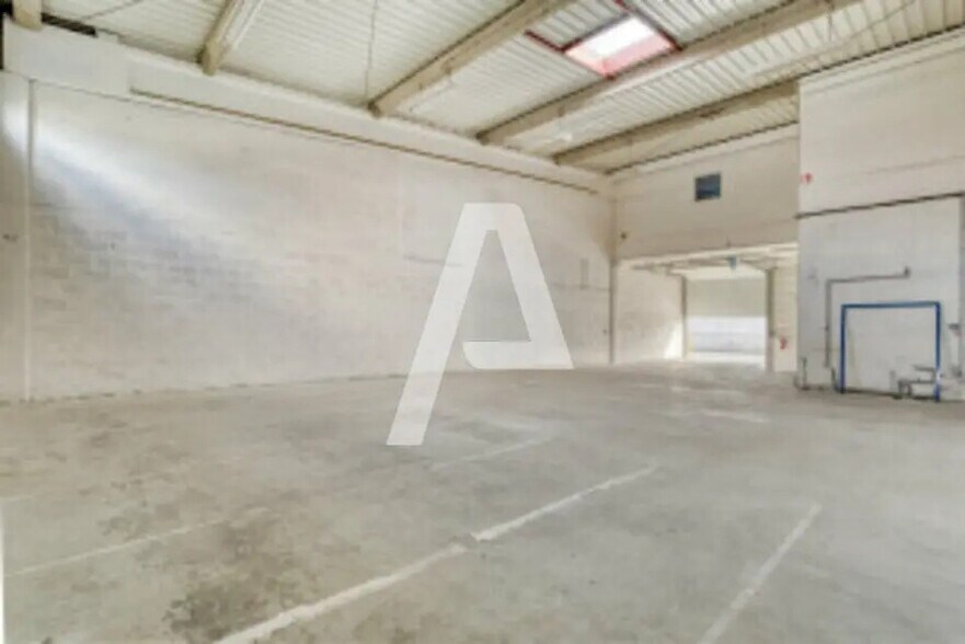 Local d’activités dans Vitry-sur-Seine à louer - Photo de l’immeuble – Image 1 sur 7