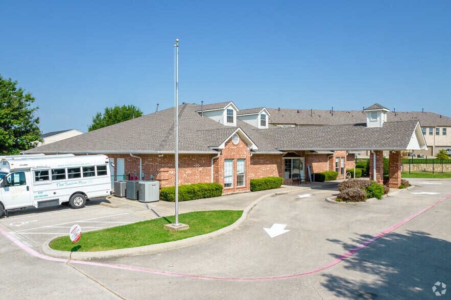 5925 Hillcrest Rd, Frisco, TX à vendre - Photo de l’immeuble – Image 2 sur 4