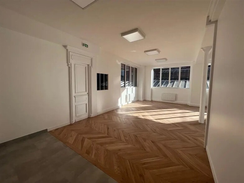 Bureau dans Paris à louer - Photo de l’immeuble – Image 2 sur 8