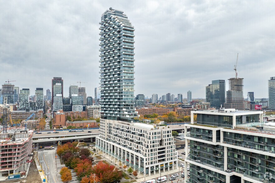 190 Queens Quay E, Toronto, ON à louer - Photo principale – Image 1 sur 3