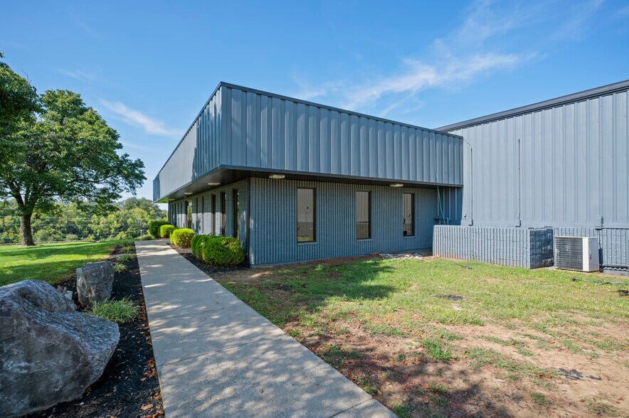 151 Hanger Cir, Richmond, KY à louer - Photo de l’immeuble – Image 1 sur 49