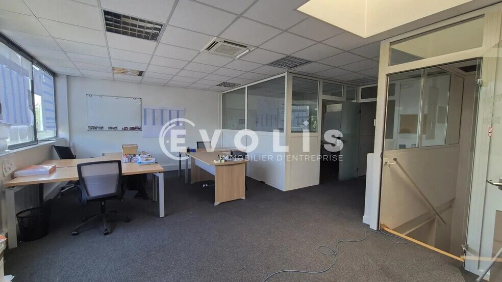 Local d’activités dans Montévrain à louer - Photo de l’immeuble – Image 3 sur 6