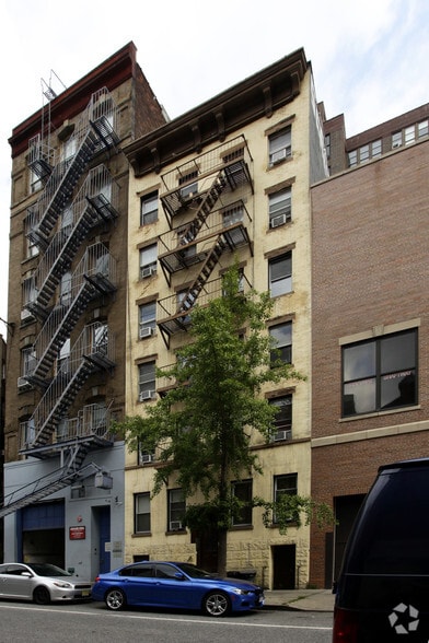 445 W 36th St, New York, NY à vendre - Photo de l’immeuble – Image 2 sur 14