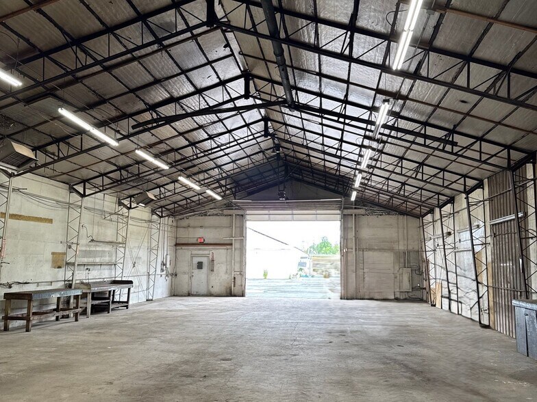 4650 Buckley Rd, Liverpool, NY à louer - Photo de l’immeuble – Image 1 sur 7