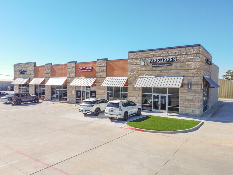 605 N Preston Rd, Gunter, TX à vendre - Photo de l’immeuble – Image 2 sur 5