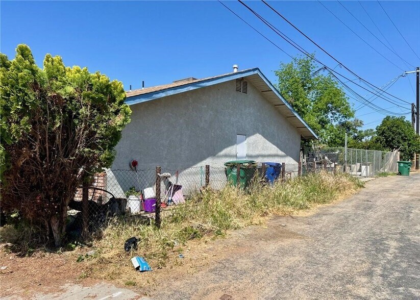 409 E 12th, Madera, CA à vendre - Photo de l’immeuble – Image 2 sur 9