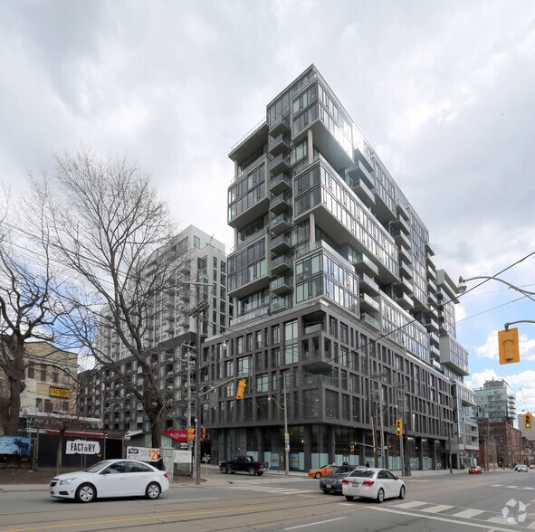 525 Adelaide St W, Toronto, ON à louer - Photo de l’immeuble – Image 2 sur 4