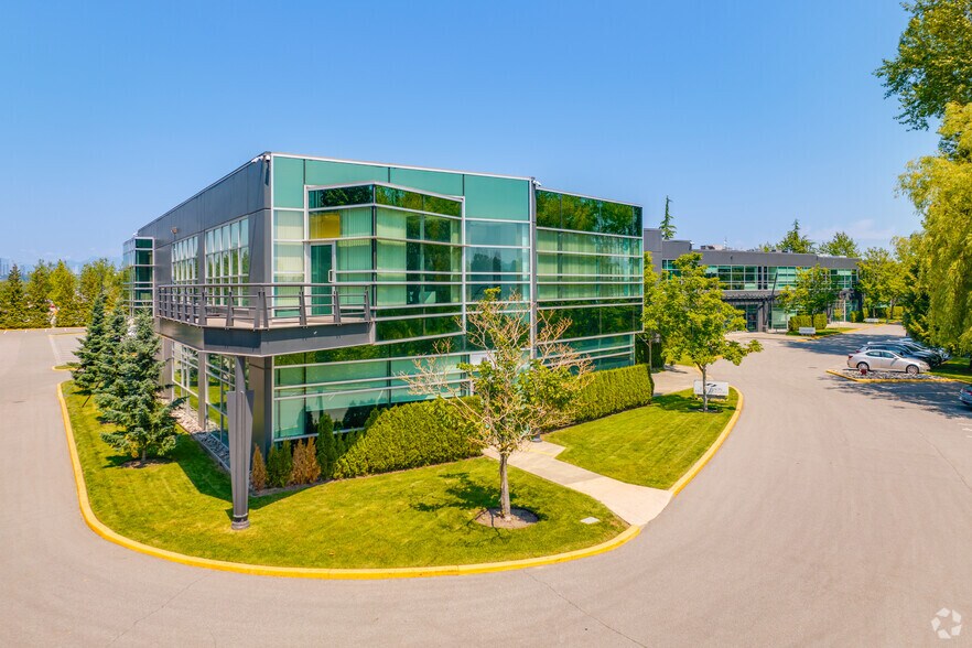 6651 Fraserwood Pl, Richmond, BC à louer - Photo de l’immeuble – Image 2 sur 5