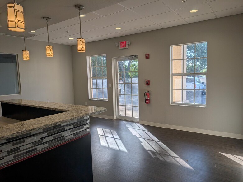 3355 Clark Rd, Sarasota, FL à louer - Photo de l’immeuble – Image 2 sur 11