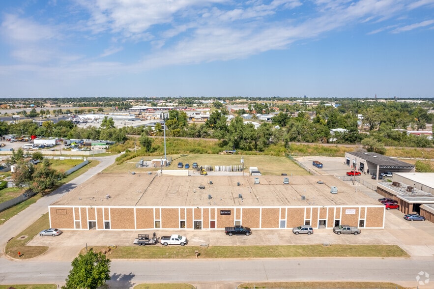 2737-2749 W California Ave, Oklahoma City, OK à louer - Photo de l’immeuble – Image 3 sur 13
