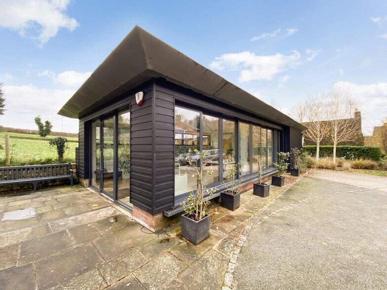 83 Bicester Rd, Long Crendon à louer - Photo de l’immeuble – Image 3 sur 6
