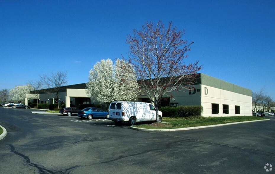 2335-2361 Westbrooke Dr, Columbus, OH à louer - Photo de l’immeuble – Image 1 sur 6