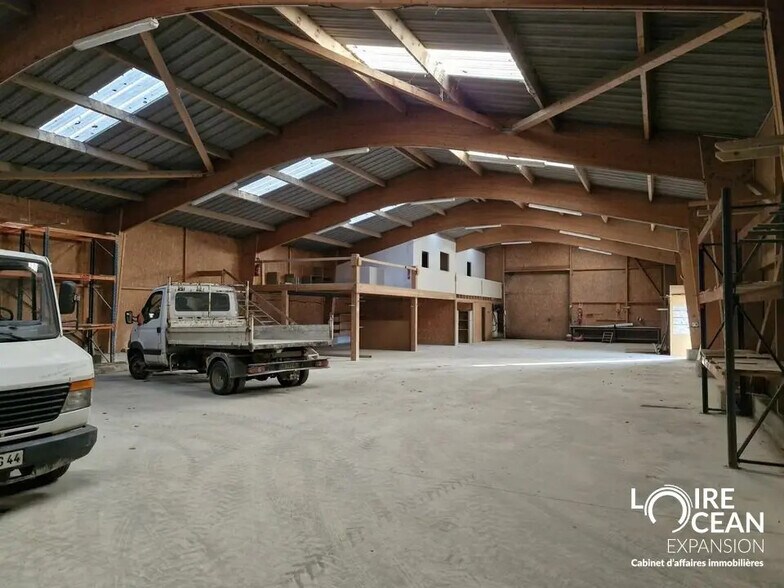 Local d'activités dans La Plaine-sur-Mer à vendre - Photo de l’immeuble – Image 3 sur 11