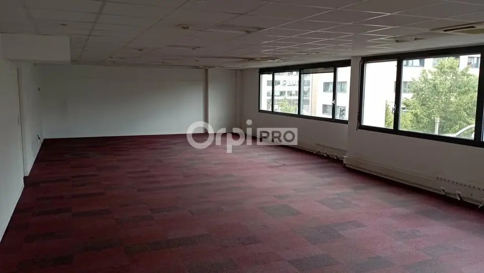 Bureau dans  à louer - Photo de l’immeuble – Image 1 sur 6