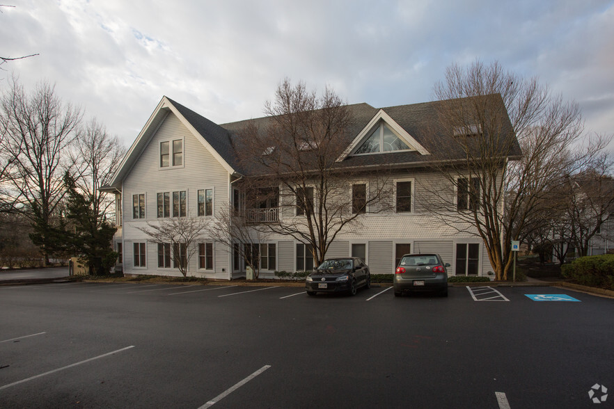 300 N Washington St, Falls Church, VA à louer - Photo principale – Image 1 sur 8