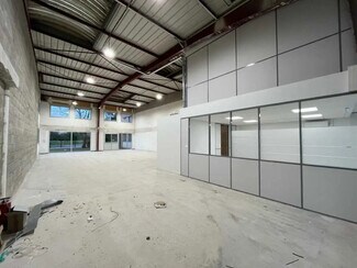 Plus de détails pour 2-4 Rue Paul Villard, Chassieu - Bureau, Local d'activités à louer