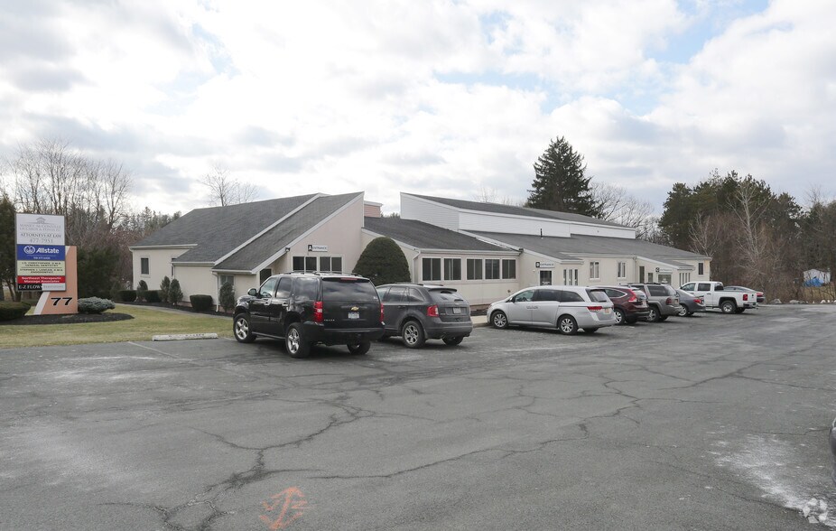 77 Troy Rd, East Greenbush, NY à louer - Photo principale – Image 1 sur 6